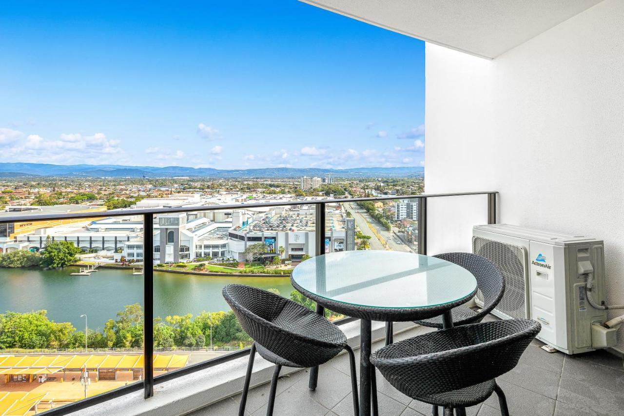 Sierra Grand Broadbeach - Self Contained & Privately Managed Apartments Gold Coast Exterior photo
