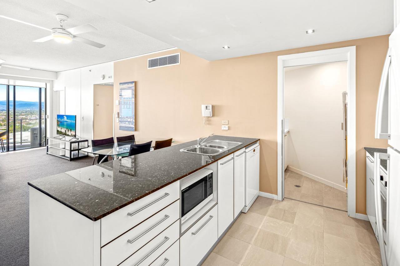 Sierra Grand Broadbeach - Self Contained & Privately Managed Apartments Gold Coast Exterior photo