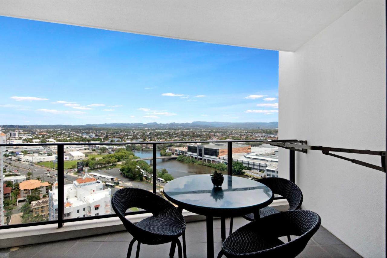 Sierra Grand Broadbeach - Self Contained & Privately Managed Apartments Gold Coast Exterior photo