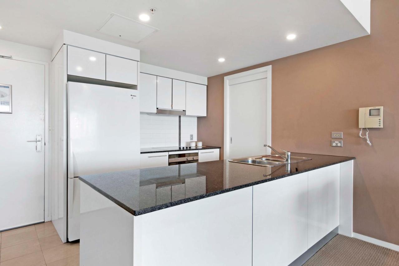 Sierra Grand Broadbeach - Self Contained & Privately Managed Apartments Gold Coast Exterior photo